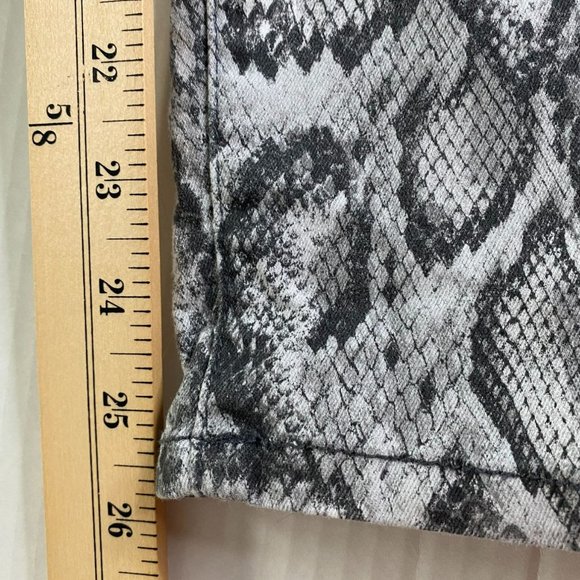 Tinseltown Junior Grey Snake Print 5-Pocket Stretch Slim Leg Jean Size 11 - Picture 6 of 10